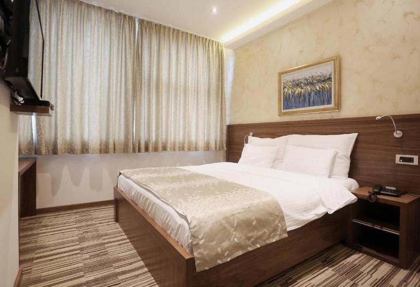 اتاق لوکس, Bistrik City Center