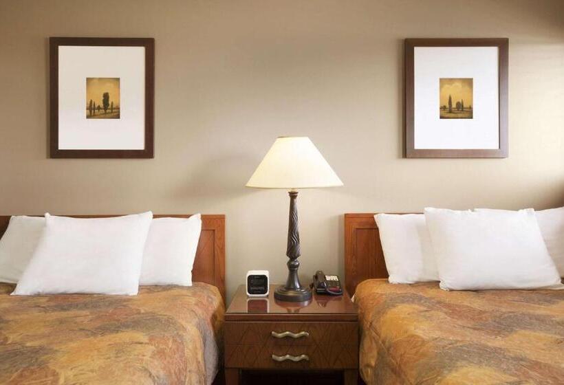 Номер Стандарт 2 Двуспальные Кровати, Central Suite