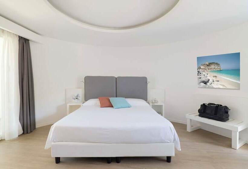 Номер Deluxe, Infinity Resort Tropea