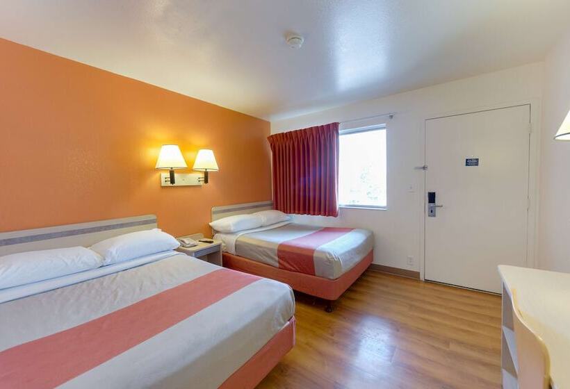 Номер Deluxe, Motel 6 Weed  Mount Shasta