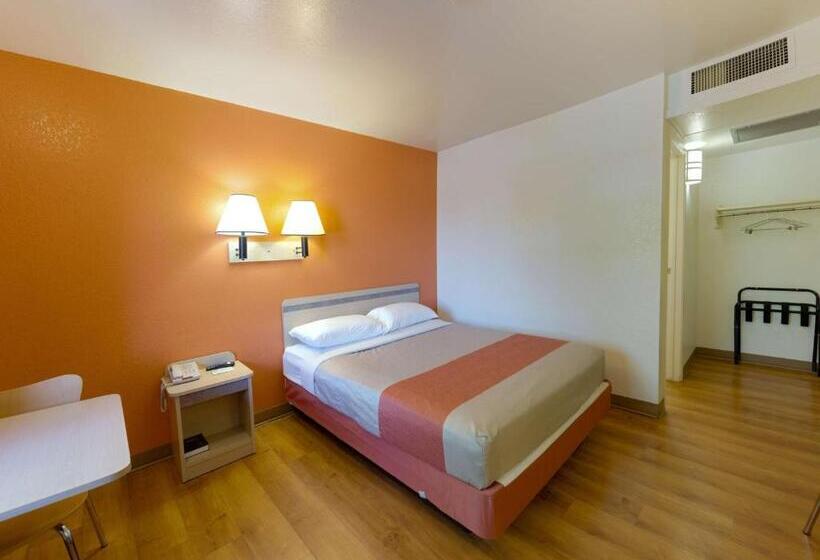 Номер Стандарт, Motel 6 Weed  Mount Shasta