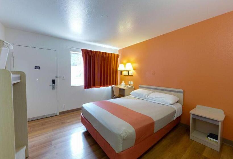 Номер Deluxe, Motel 6 Weed  Mount Shasta