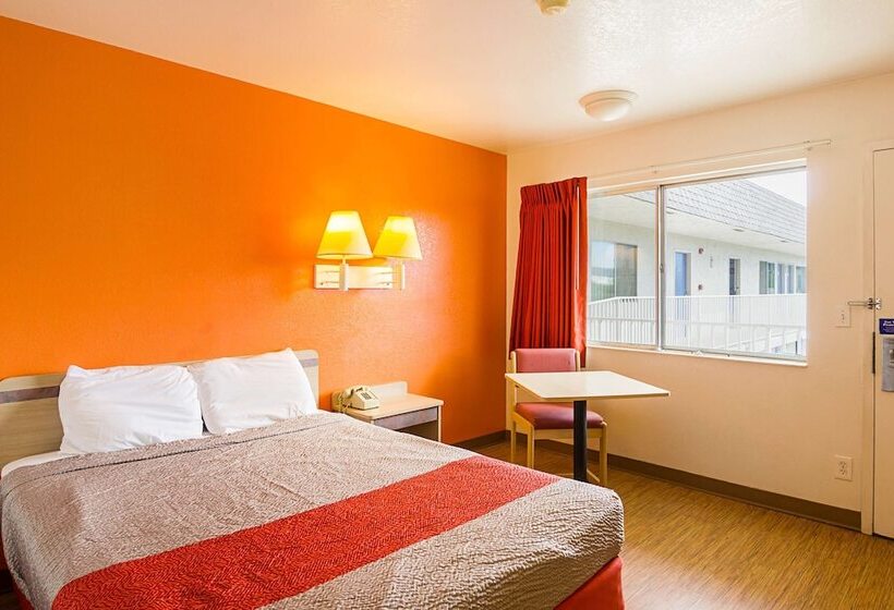 Номер Deluxe, Motel 6 Laramie, Wy