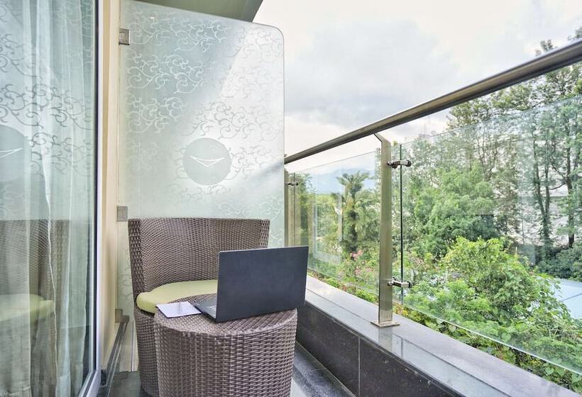 标准间带阳台, Hyatt Centric Rajpur Road Dehradun