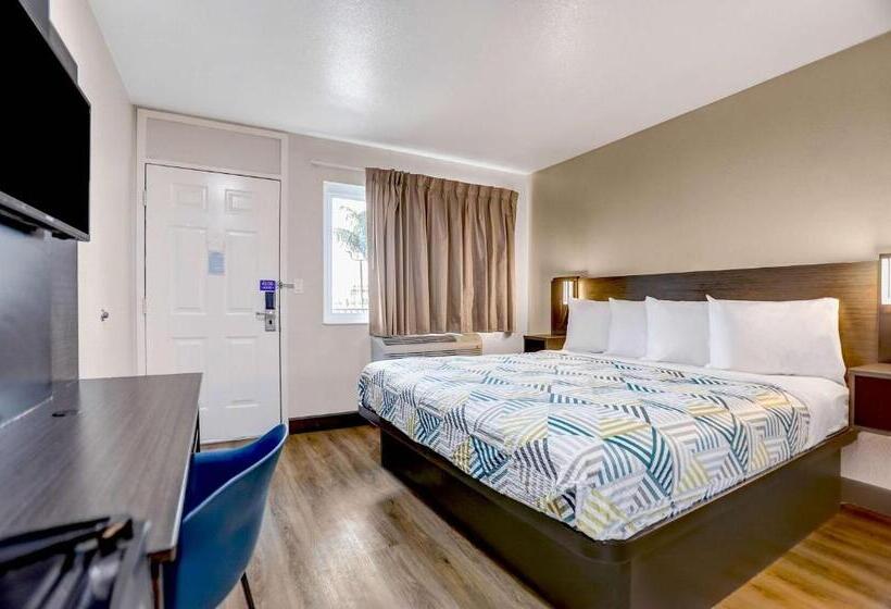 Номер Deluxe Кровать Кинг, Motel 6 San Bernardino, Ca   South