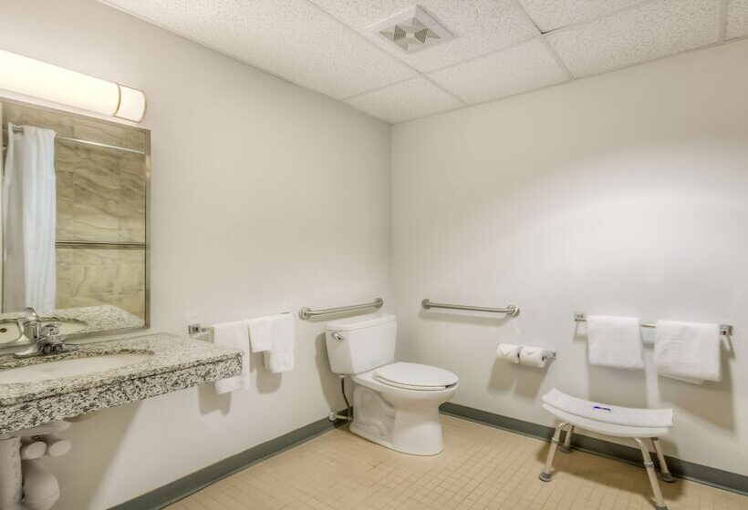 障害者適応デラックスルーム, Motel 6estevan, Sk