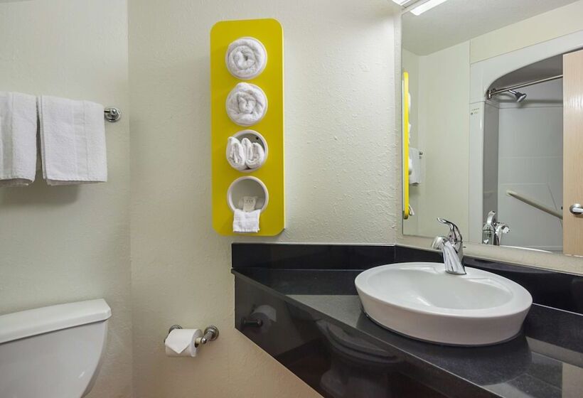 带2个双人床的标准工作室, Motel 6whitby, On  Toronto East