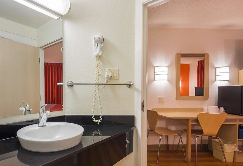 带2个双人床的标准工作室, Motel 6whitby, On  Toronto East