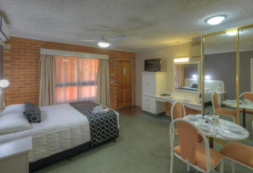 디럭스 패밀리 룸, Cousins Motor Inn