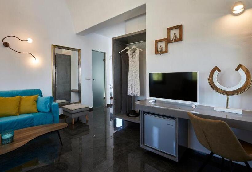 Suite con Hidromasaje, Oia Suites