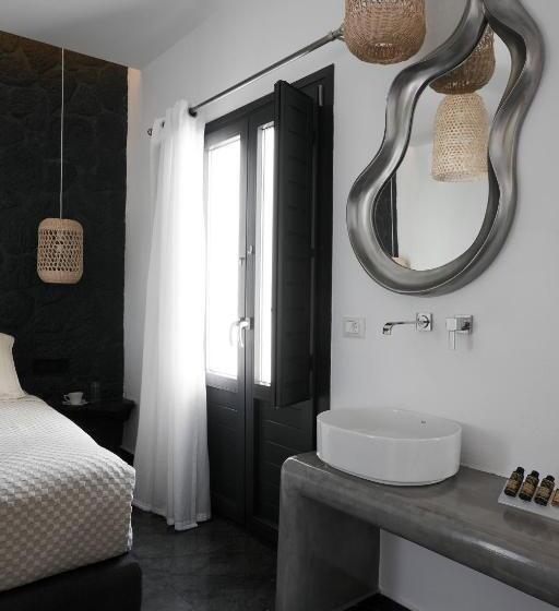 Suite con Hidromasaje, Oia Suites