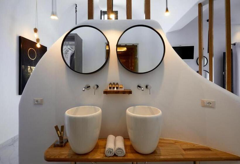 Suite con Hidromasaje, Oia Suites