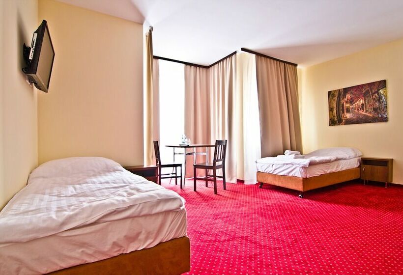 اتاق استاندارد سه نفره, Versal Aparthotel Airport Modlin