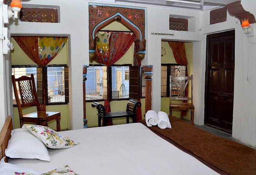 Quarto Deluxe, Hare Krishna Guest House