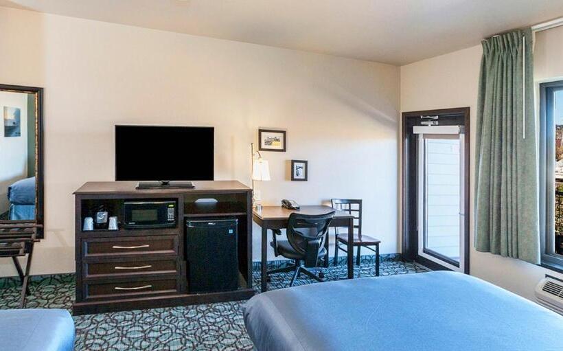 Номер Стандартный Кровать Куин, Park Point Marina Inn