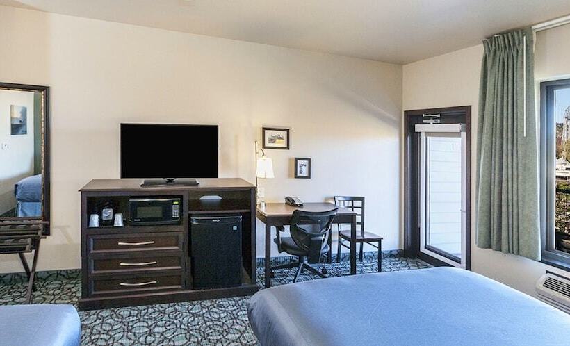 Номер Стандартный Кровать Куин, Park Point Marina Inn