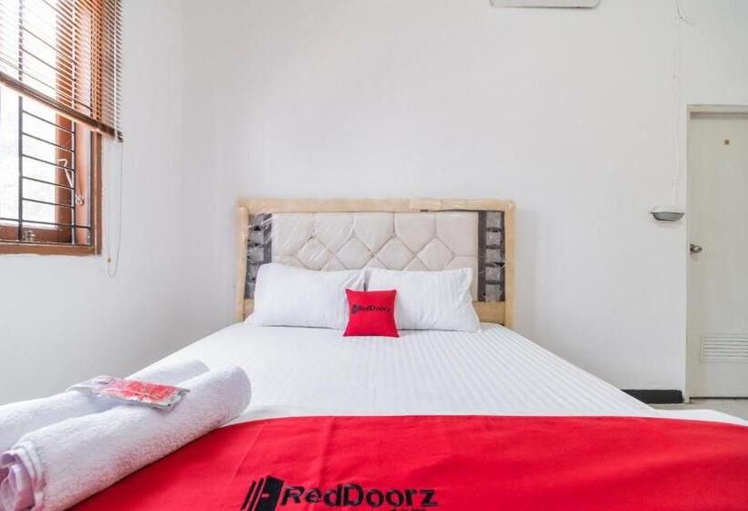 Номер Стандарт, Reddoorz Near Terminal Bubulak Bogor