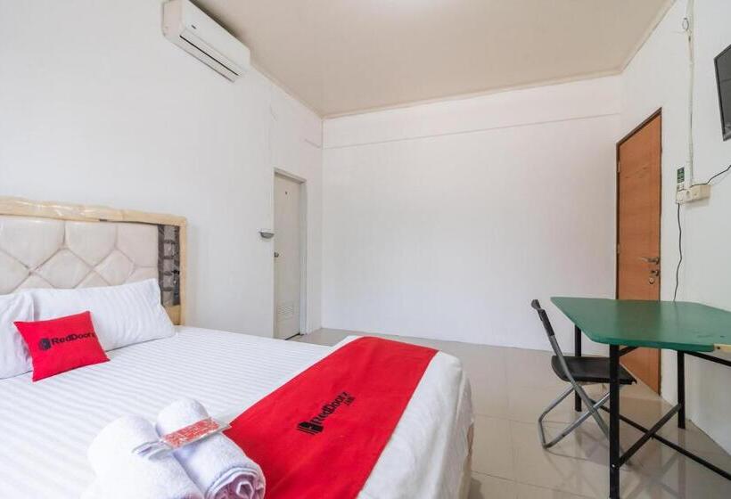 Номер Стандарт, Reddoorz Near Terminal Bubulak Bogor