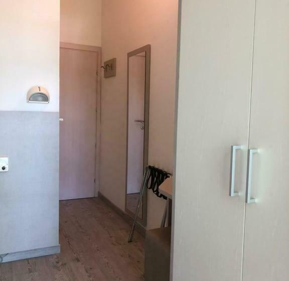 Quarto Estandar Individual, Lux