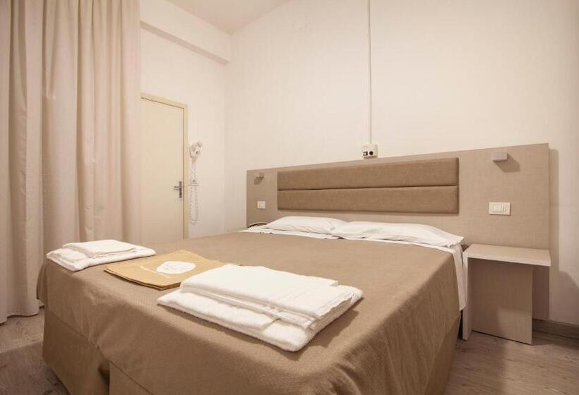 Quarto Estandar, Lux