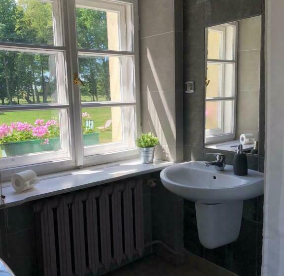 Quarto Estandar, Dworek Bielin