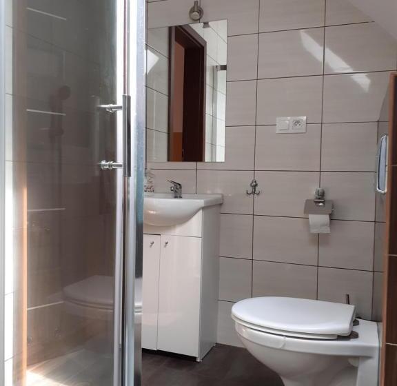 Quarto Estandar com Sacada, Noclegi Pod Dębem, Pulandia Brzózki