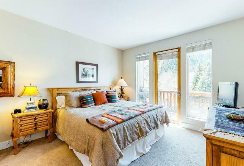 침실 3개 아파트, Wood River Condo