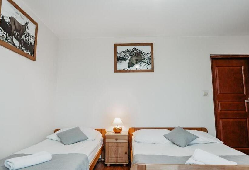 Quarto Triplo Estandar com Sacada, Willa Ostoja
