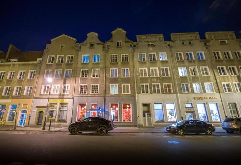 اتاق استاندارد با سرویس بهداشتی مشترک, Wide Street