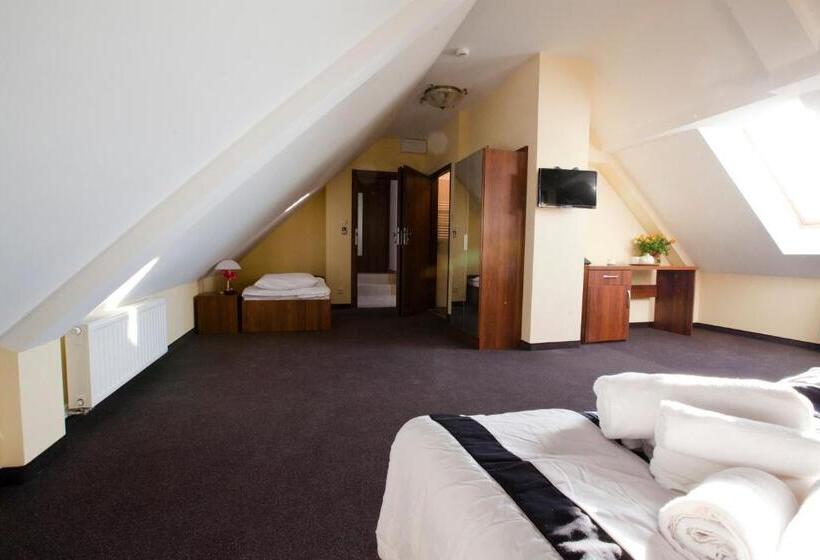 Номер Стандарт Трехместный, Aparthotel W Pałacu