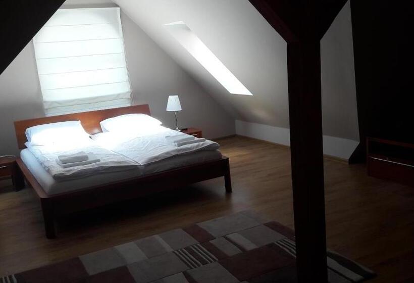 Family Suite, Kamieniczka