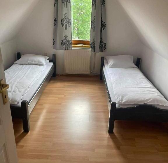 Escritório Estándar, Przystanek Gubałówka  Guest House Zakopane