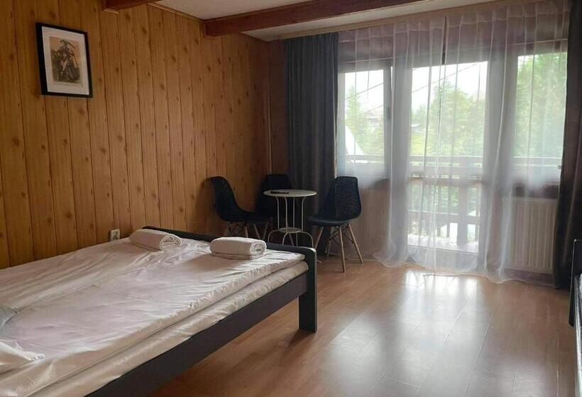 Quarto triplo standard com casa de banho exterior, Przystanek Gubałówka  Guest House Zakopane