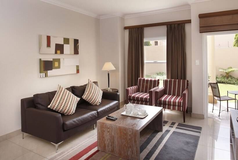 Apartamento 2 Dormitórios, The Capital Villa