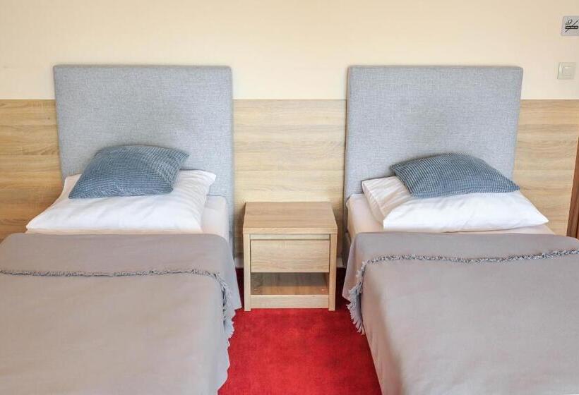 Номер Стандарт Четырехместный Совместный Санузел, Botanik Hostel