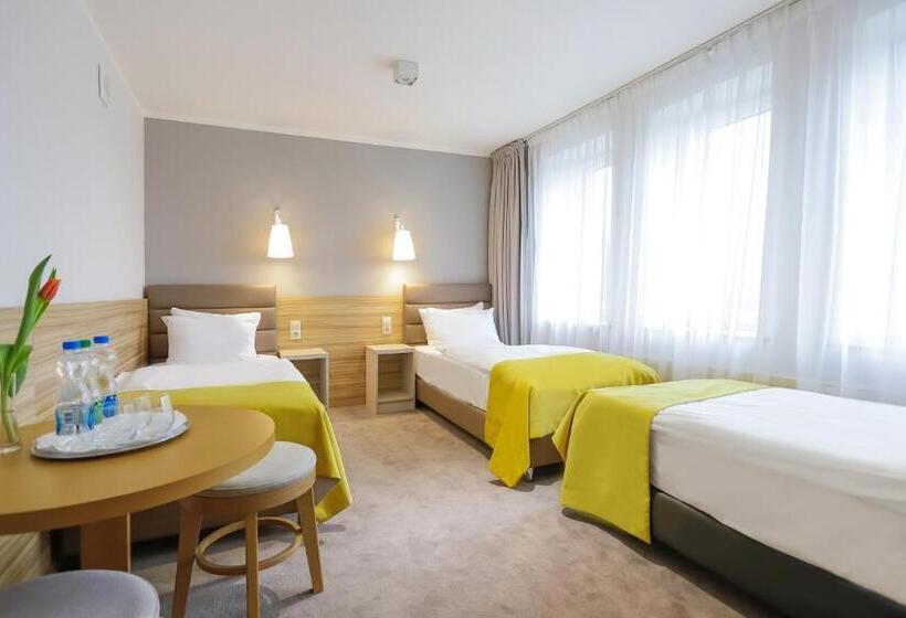 اتاق کلاسیک سه تخته, Poznań West Hotel   Airport