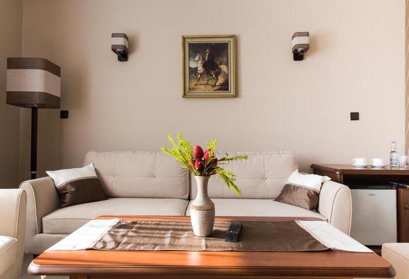 キングサイドベッドのスタンダードワンルーム, I Restauracja Bona