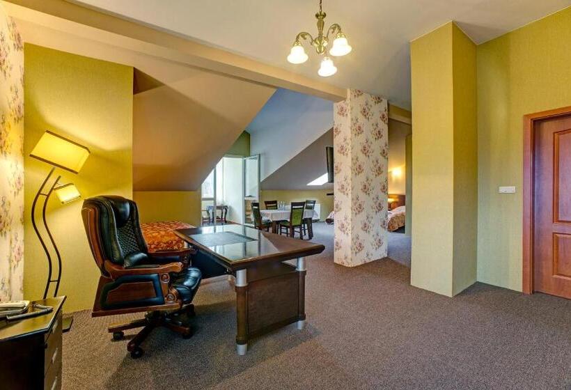 ファミリールーム, I Restauracja Bona