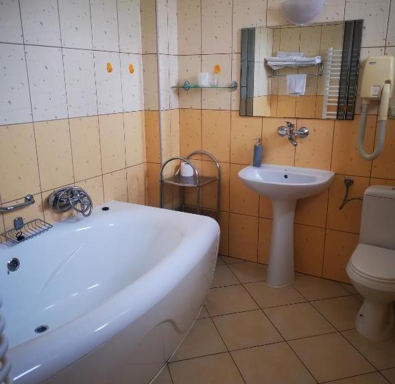 スタンダードトリプルルーム, I Restauracja Bona