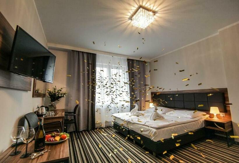Трехместный Номер Superior, New Corner