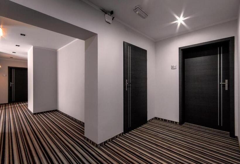 Трехместный Номер Superior, New Corner