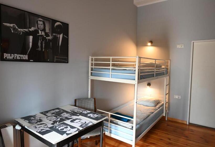 اتاق اکونومی یک تخته, Pepe Hostel