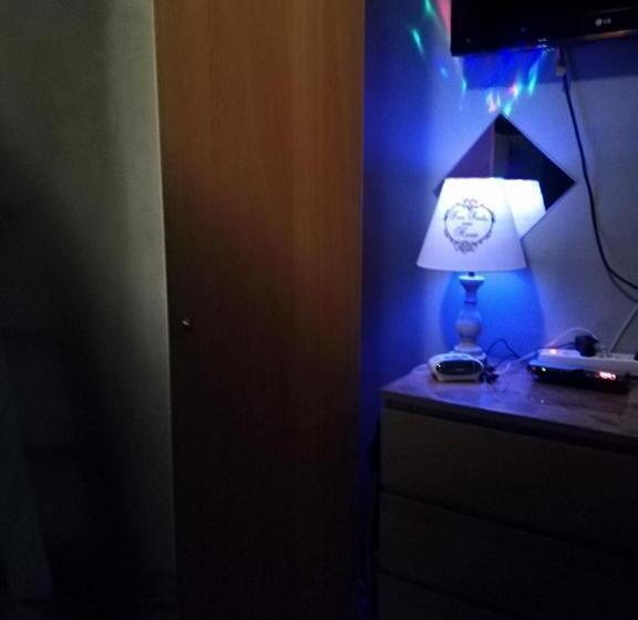 اتاق استاندارد سه نفره, Room In Guest Room   Lockable Room Center