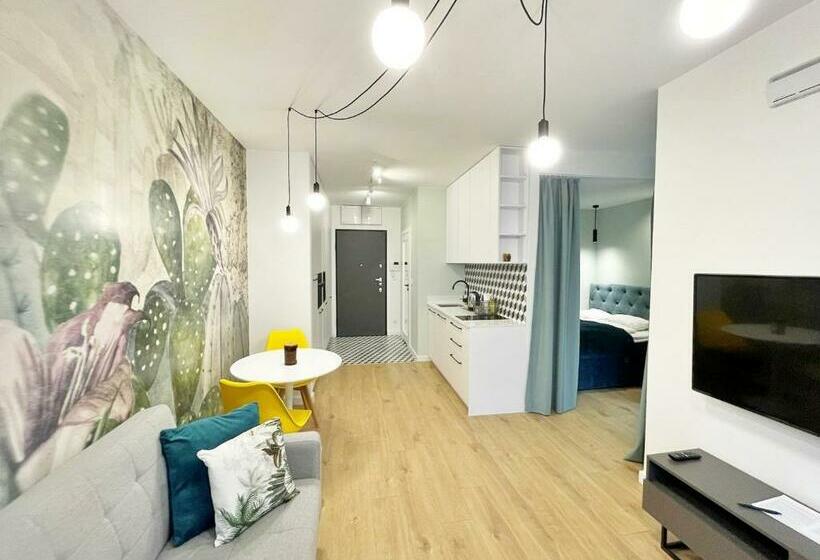 سوییت جونیور با بالکن, Prince Witold Apartments Near The Market Square 43 Księcia Witolda Street