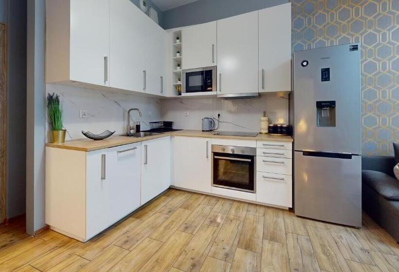 سوئیت با بالکن, Prince Witold Apartments Near The Market Square 43 Księcia Witolda Street