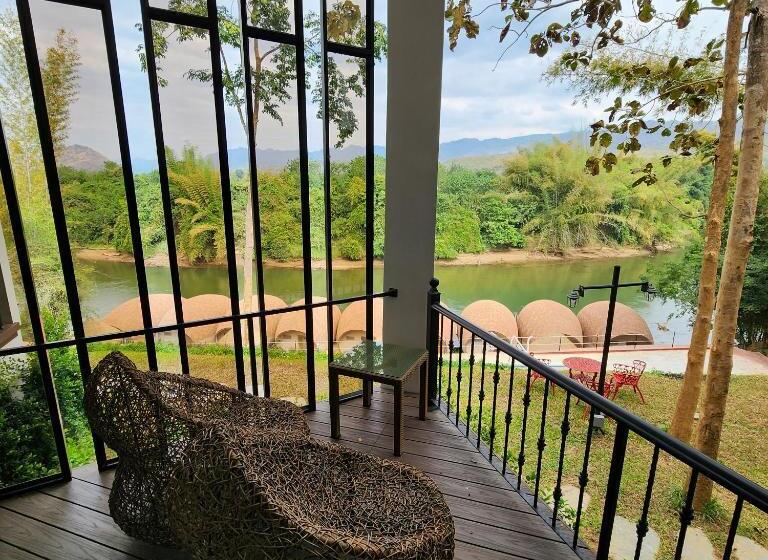 Номер Стандарт с Балконом, Veevaree Riverkwai Resort
