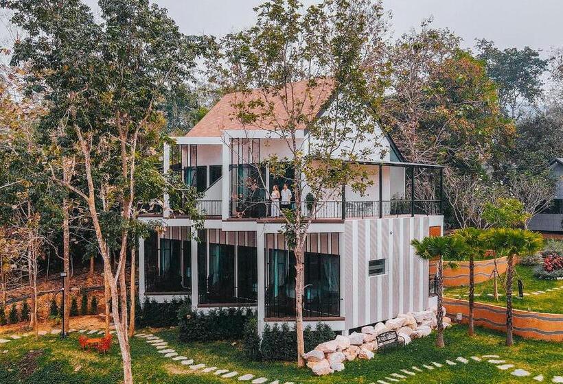 Номер Стандарт с Балконом, Veevaree Riverkwai Resort