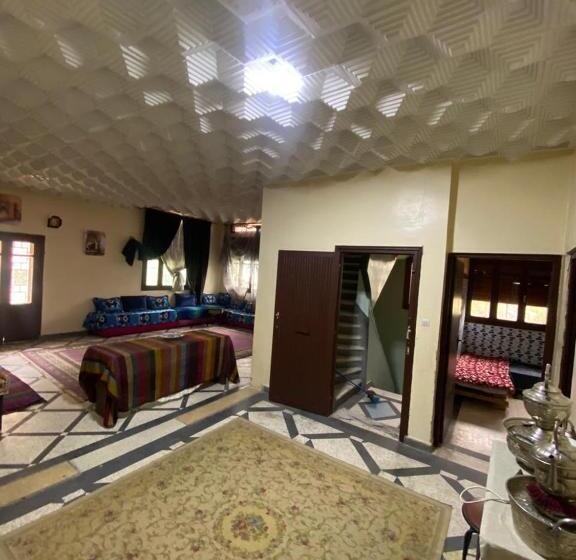 اتاق لوکس, Villa Familys