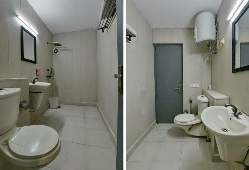 Quarto Superior, Divine Inn Couple Friendly Hotel Near Sector 51 Metro Station