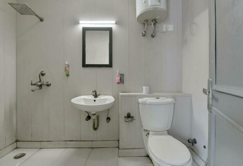 Quarto Superior, Divine Inn Couple Friendly Hotel Near Sector 51 Metro Station